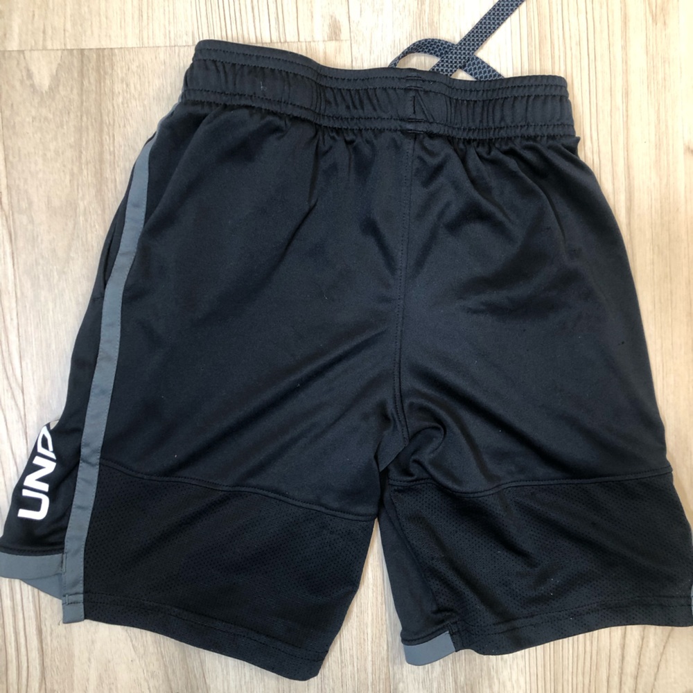 Under Armour Youth Athletic Shorts— Small - Picture 3 of 5
